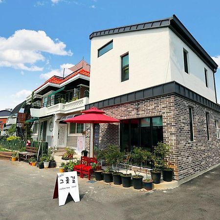 The Flower Road Guesthouse Сунчхон Экстерьер фото