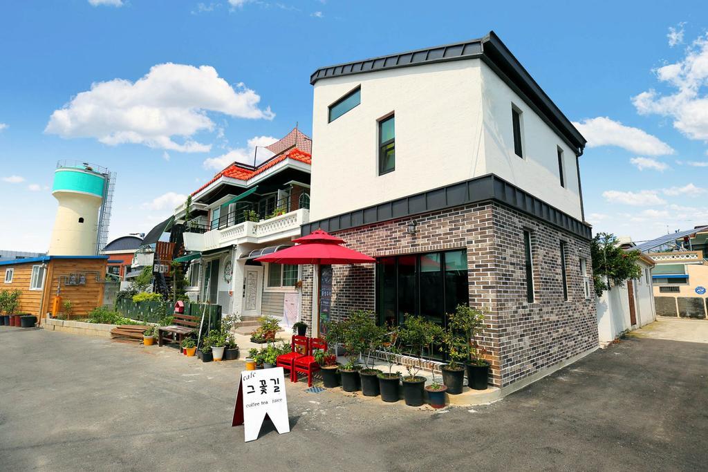 The Flower Road Guesthouse Сунчхон Экстерьер фото